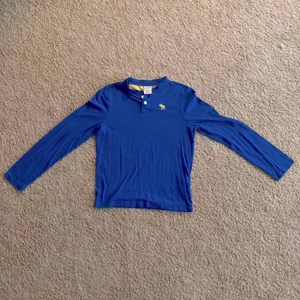 Kids size medium Abercrombie Embroidered Moose Long Sleeve Muscle Henley Tee